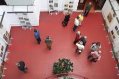 La exposición sobre el urogallo cantábrico en la Casa de Cultura Escuelas Dorado de Langreo (Asturias) 